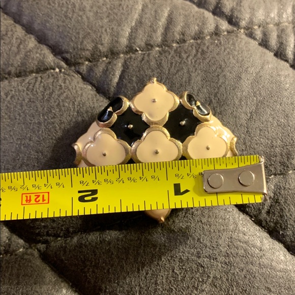 Macys gold tone w cream and black quatrefoil diamond shaped brooch 2” pin - Picture 4 of 4